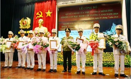 9 đồng chí họ Vũ Võ được thăng cấp bậc hàm cấp tướng năm 2010