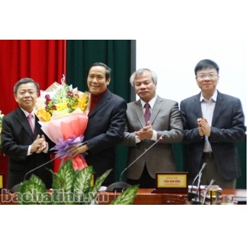 Chủ tịch UBND tỉnh Võ Kim Cự được bầu giữ chức Bí thư Tỉnh ủy