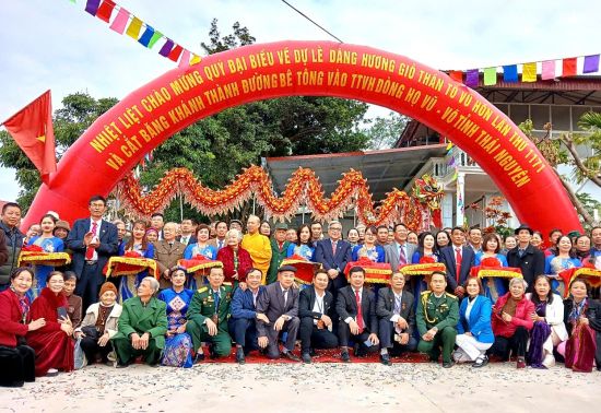 Video Clip Lễ Khánh thành đường vào Trung tâm văn hóa dòng họ Vũ - Võ tỉnh Thái Nguyên và Lễ húy nhật Đức Thần Tổ Vũ Hồn