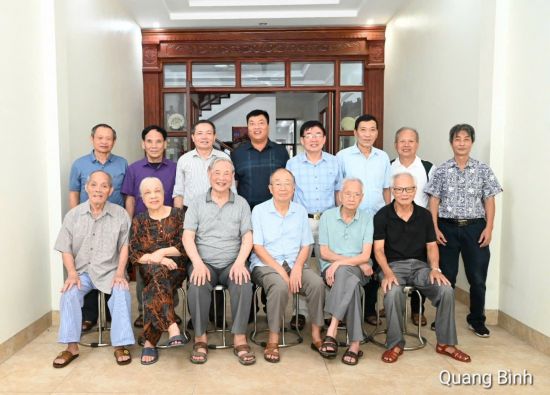 HĐDH Vũ - Võ tỉnh Bắc Ninh thăm hỏi các cụ cao niên trong Ban Cố vấn
