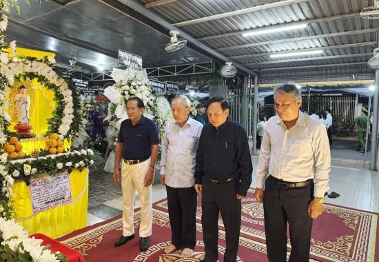 HĐDH Vũ - Võ Việt Nam kính viếng cụ Võ Thị Vân, thân mẫu của Phó Chủ tịch nước Võ Thị Ánh Xuân