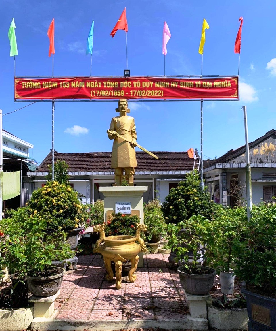 Tượng Tổng đốc Võ Duy Ninh tại nhà thờ ở tỉnh Quảng Ngãi.